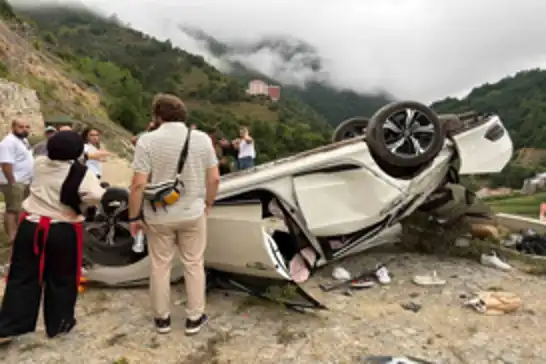 Giresun’da araç yamaçtan yuvarlandı: 5 Yaralı
