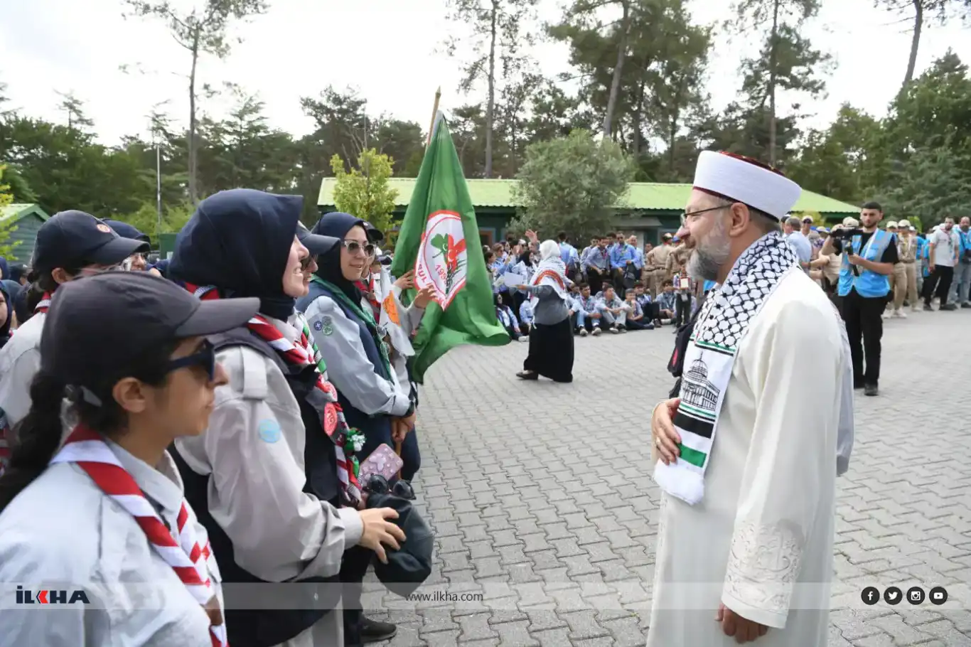 رئيس الشؤون الدينية التركية يزور "مخيم دعم قضية القدس وفلسطين" في إسطنبول رئيس الشؤون الدينية التركية يزور "مخيم دعم قضية القدس وفلسطين" في إسطنبول