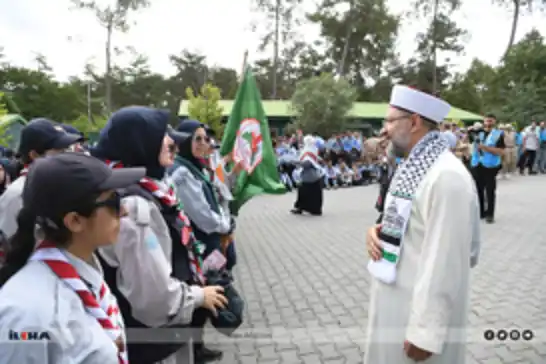 رئيس الشؤون الدينية التركية يزور "مخيم دعم قضية القدس وفلسطين" في إسطنبول