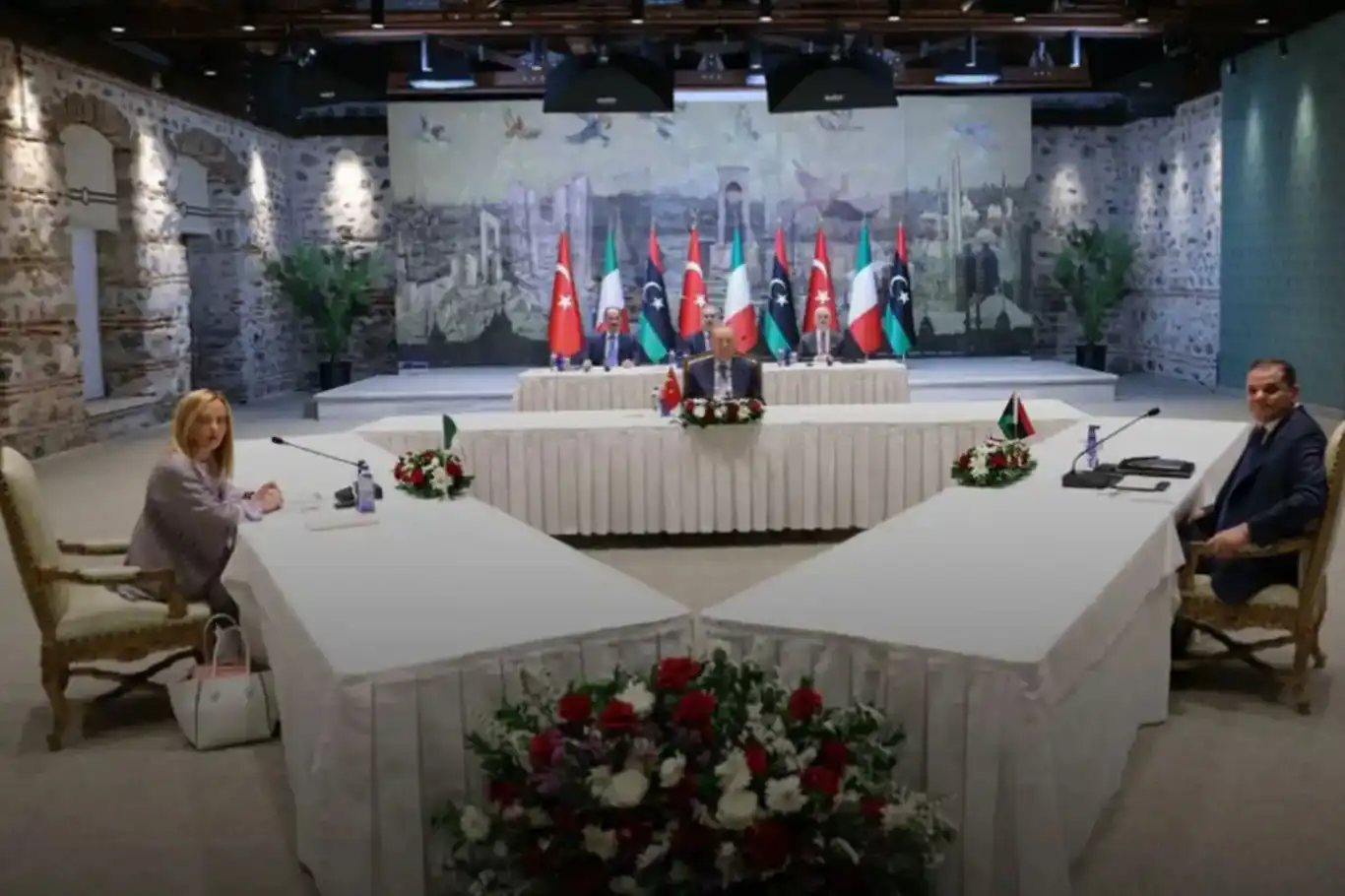 القمة الثلاثية في إسطنبول تصدر بيان مشترك حول غزة القمة الثلاثية في إسطنبول تصدر بيان مشترك حول غزة