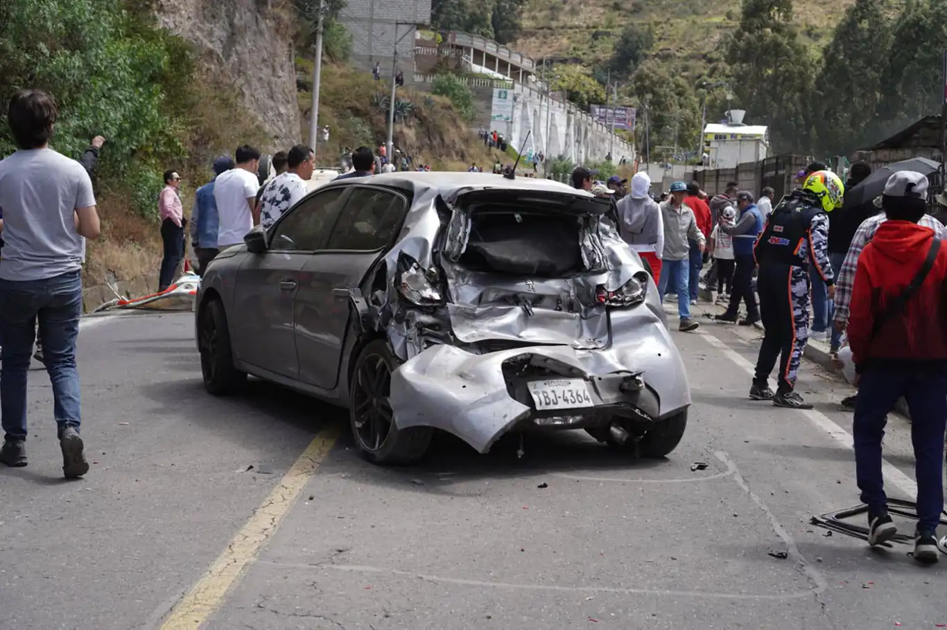 Araç seyircilerin arasına daldı: 2 ölü, 18 yaralı Araç seyircilerin arasına daldı: 2 ölü, 18 yaralı