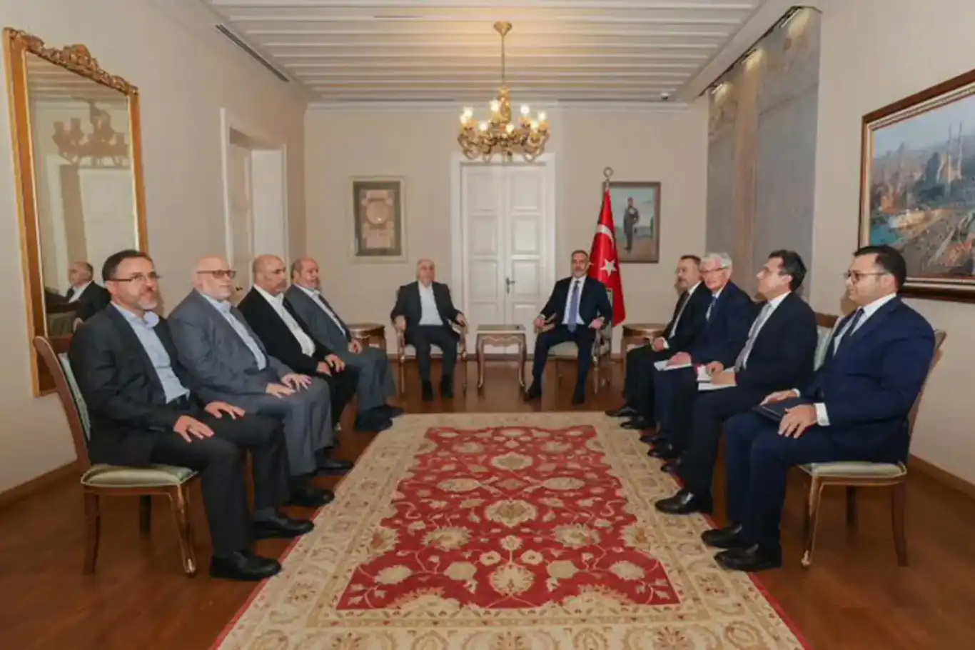 وزير الخارجية التركي "فيدان" يستقبل وفدًا من حركة حماس في إسطنبول وزير الخارجية التركي "فيدان" يستقبل وفدًا من حركة حماس في إسطنبول