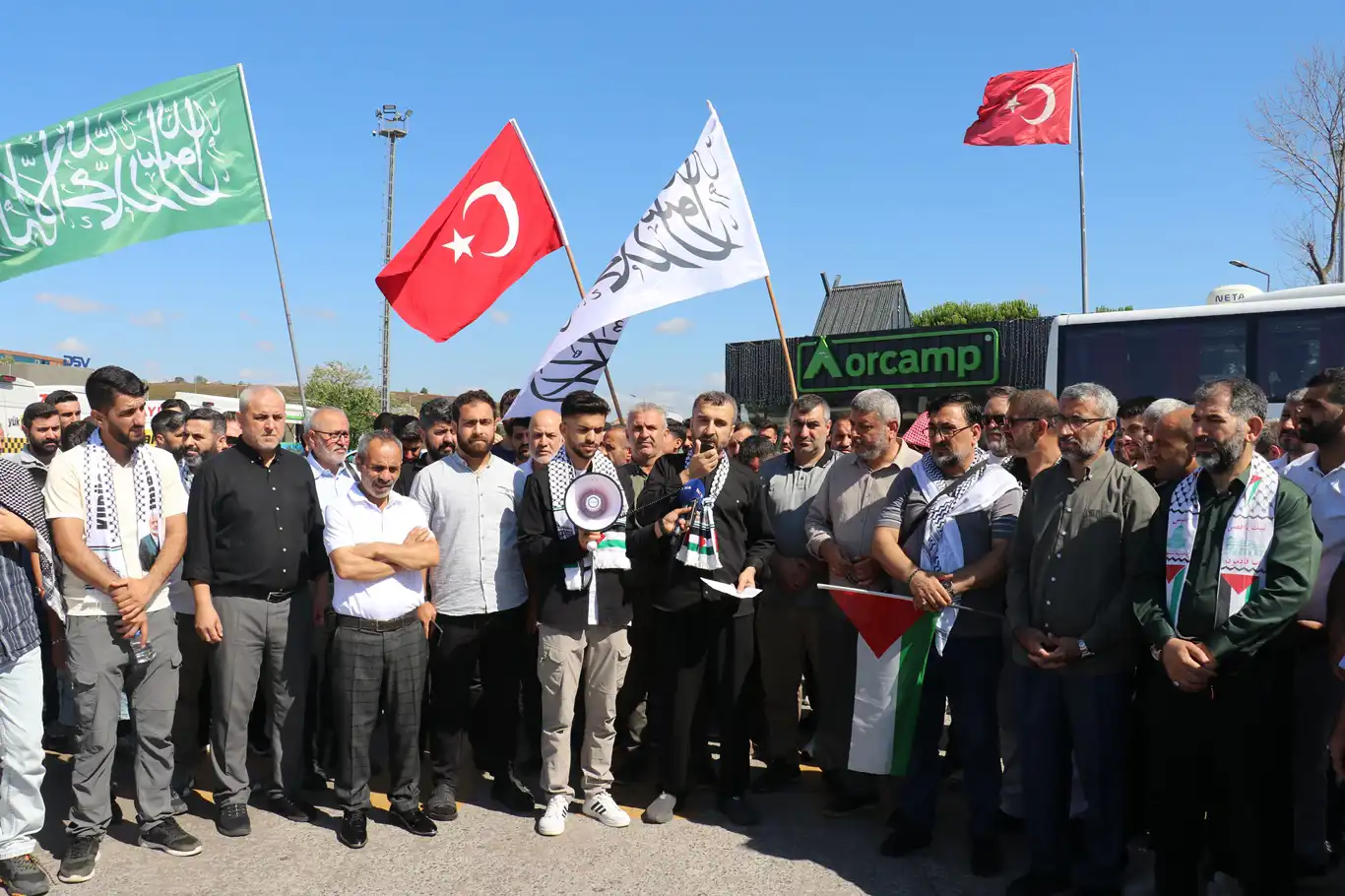 İstanbul'dan yüzlerce kişi "Anadolu'dan Meclis'e Meclis'ten Gazze'ye" yürüyüşü için yola çıktı