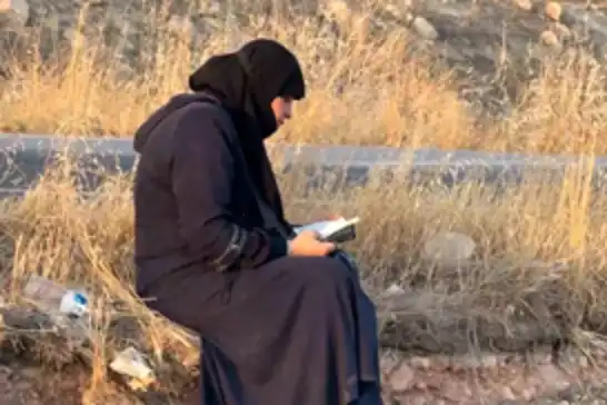 Şanlıurfa’da takla atan araçtan yara almadan çıkan kadın Kur'an okudu