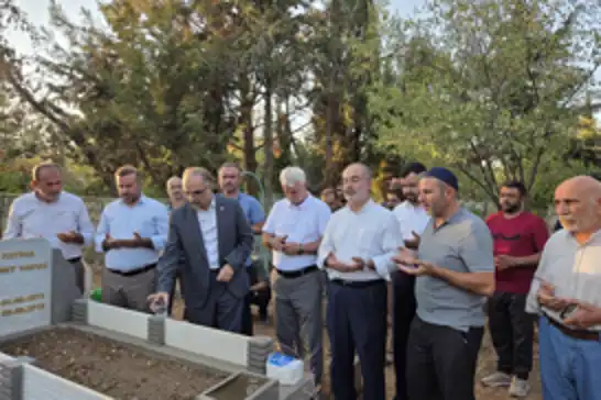 Mehmet Yavuz vefatının sene-i devriyesinde kabri başında yâd edildi