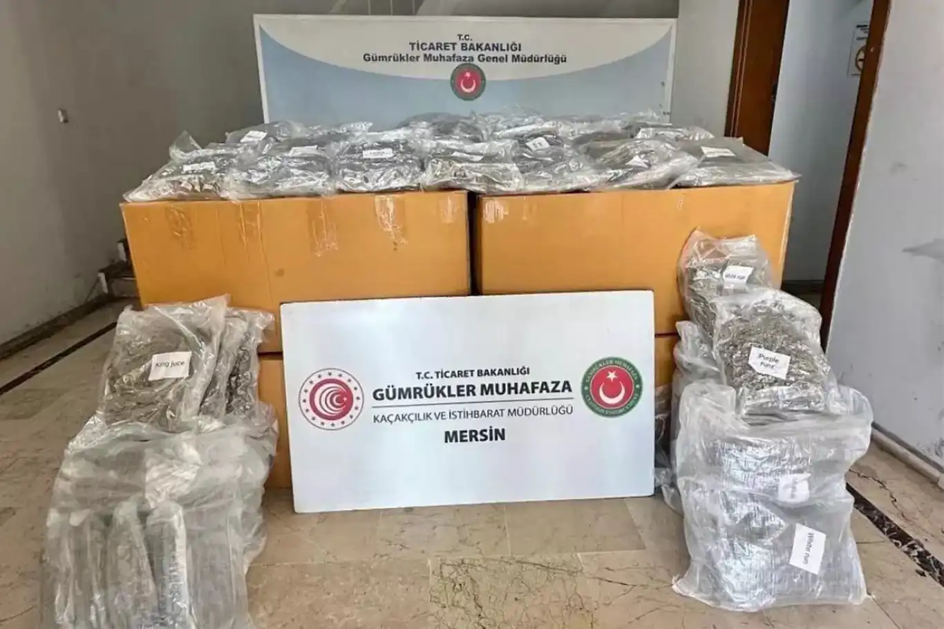 Limanda 587 kilo esrar ele geçirildi Limanda 587 kilo esrar ele geçirildi