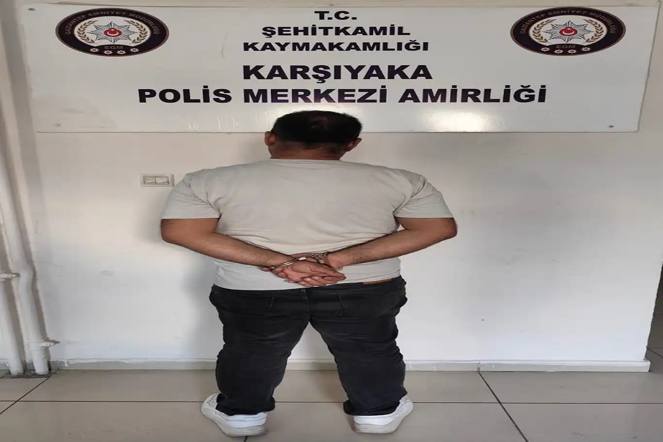 Dolandırıcılıktan 23 yıl 4 ay hapis cezası bulunan şahıs yakalandı Dolandırıcılıktan 23 yıl 4 ay hapis cezası bulunan şahıs yakalandı