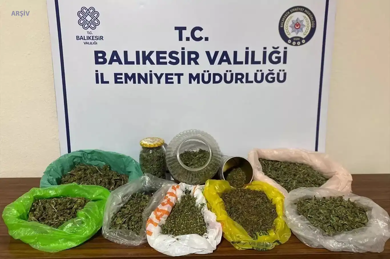 Balıkesir'de uyuşturucu operasyonu: 2 gözaltı Balıkesir'de uyuşturucu operasyonu: 2 gözaltı