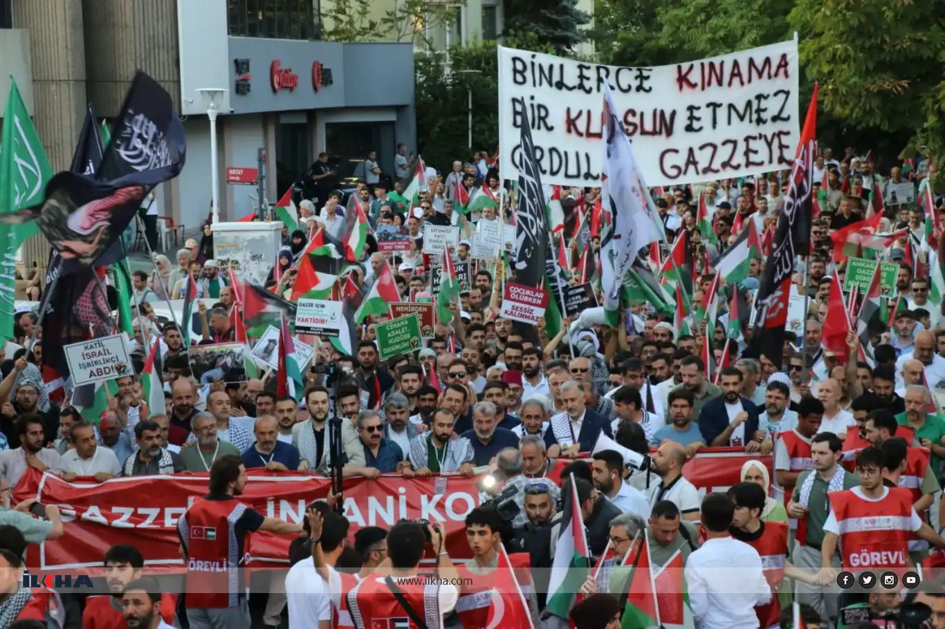 Tens of thousands march to Turkish parliament calling for humanitarian corridor to Gaza Tens of thousands march to Turkish parliament calling for humanitarian corridor to Gaza