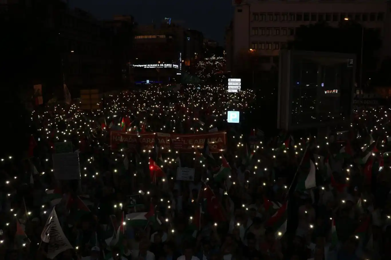 Ankara'dan Gazze'ye insani koridor çağrısı: "Gazze, insanlığın kalbidir" Ankara'dan Gazze'ye insani koridor çağrısı: "Gazze, insanlığın kalbidir"