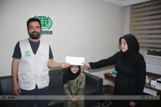 عبر قافلة الأمل..تبرعات عديدة من أهالي مدينة أغري دعمًا لغزة