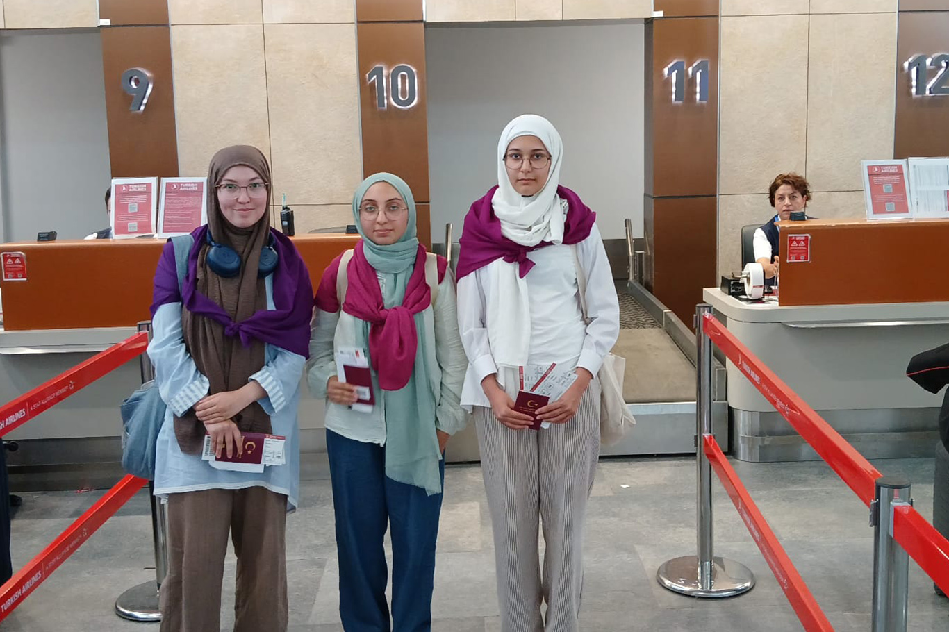 Yarışma birincileri dualarla umreye uğurlandı Yarışma birincileri dualarla umreye uğurlandı