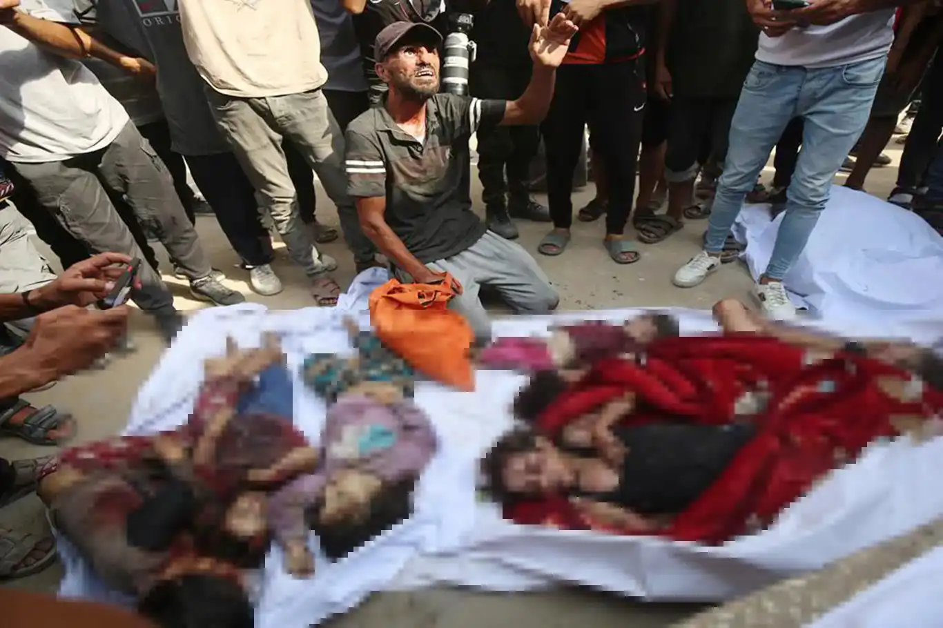 12 Kes di êrîşên li ser Xan Yûnis û Xezzeyê de hatin şehîdkirin 12 Kes di êrîşên li ser Xan Yûnis û Xezzeyê de hatin şehîdkirin