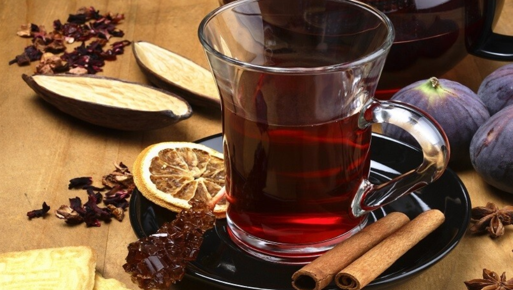 5 أخطاء شائعة قد تحوّل الشاي من مشروب صحي إلى خطر على صحتك… تعرف عليها