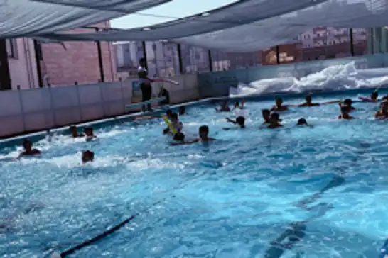 Cizre’de Yaz kuran kursu öğrencilerine yüzme eğitimi veriliyor