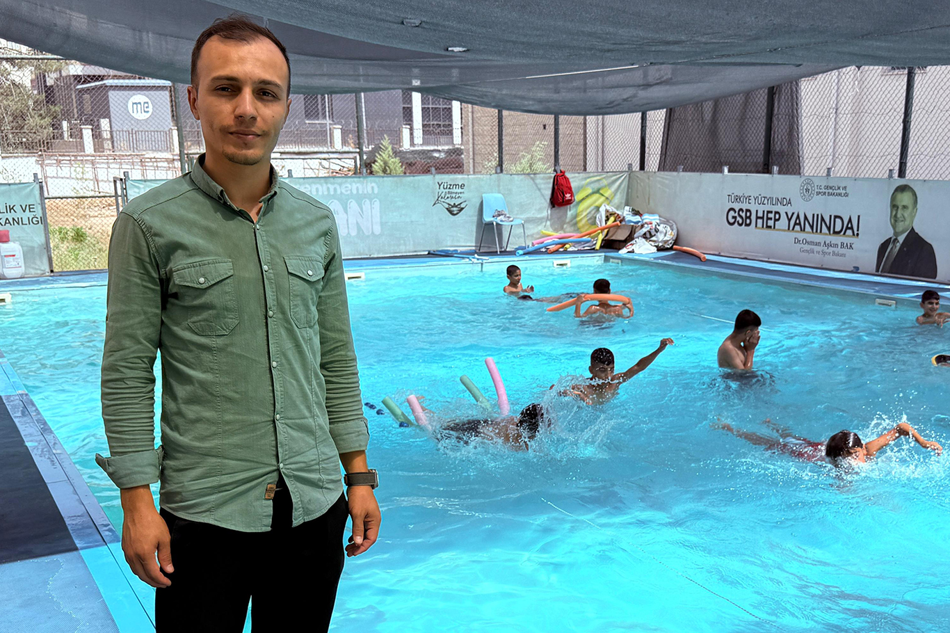 Cizre’de Yaz kuran kursu öğrencilerine yüzme eğitimi veriliyor Cizre’de Yaz kuran kursu öğrencilerine yüzme eğitimi veriliyor
