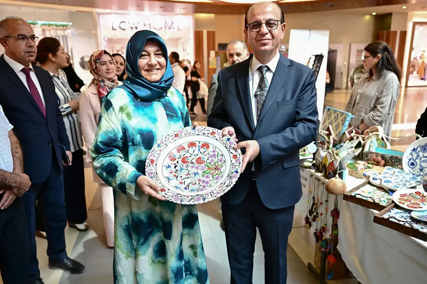 Kadınların el emeği göz nuru eserleri "Kurs merkezleri-yılsonu" sergisinde beğeniye sunuldu Kadınların el emeği göz nuru eserleri "Kurs merkezleri-yılsonu" sergisinde beğeniye sunuldu