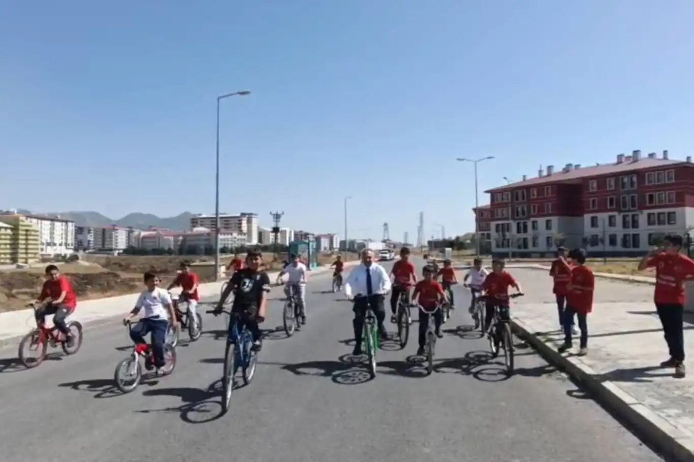 Kur’an kursu öğrencileri pedal çevirdi Kur’an kursu öğrencileri pedal çevirdi