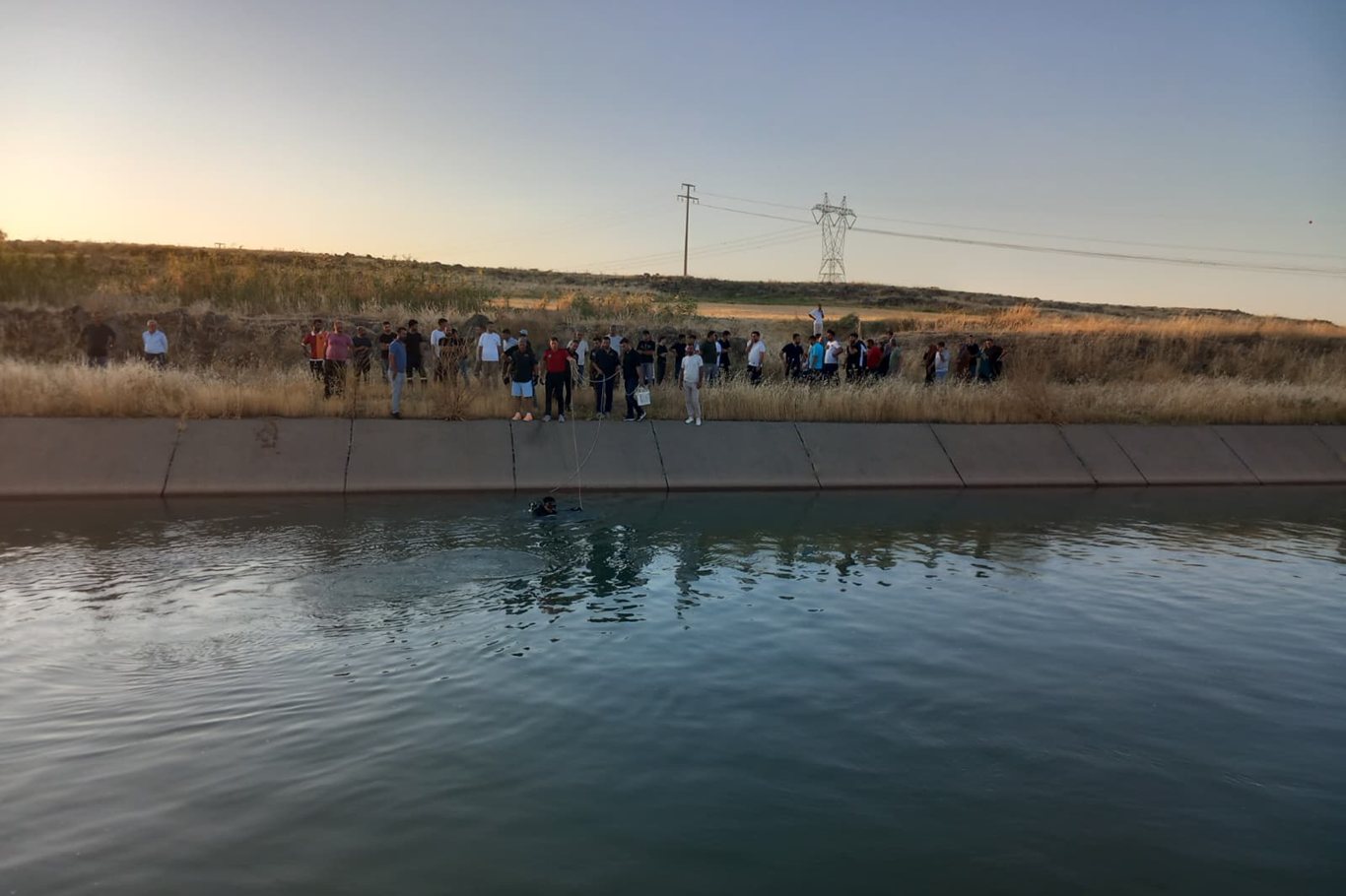 Diyarbakır'da sulama kanalında kaybolan çocuk ölü bulundu Diyarbakır'da sulama kanalında kaybolan çocuk ölü bulundu