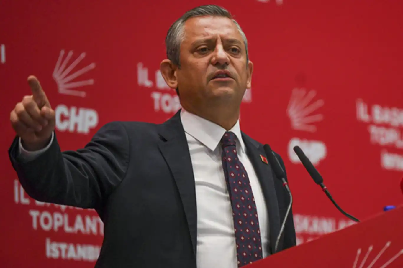 Özgür Özel'in Cumhurbaşkanı Erdoğan'a yönelik hakaretlerine tepki Özgür Özel'in Cumhurbaşkanı Erdoğan'a yönelik hakaretlerine tepki