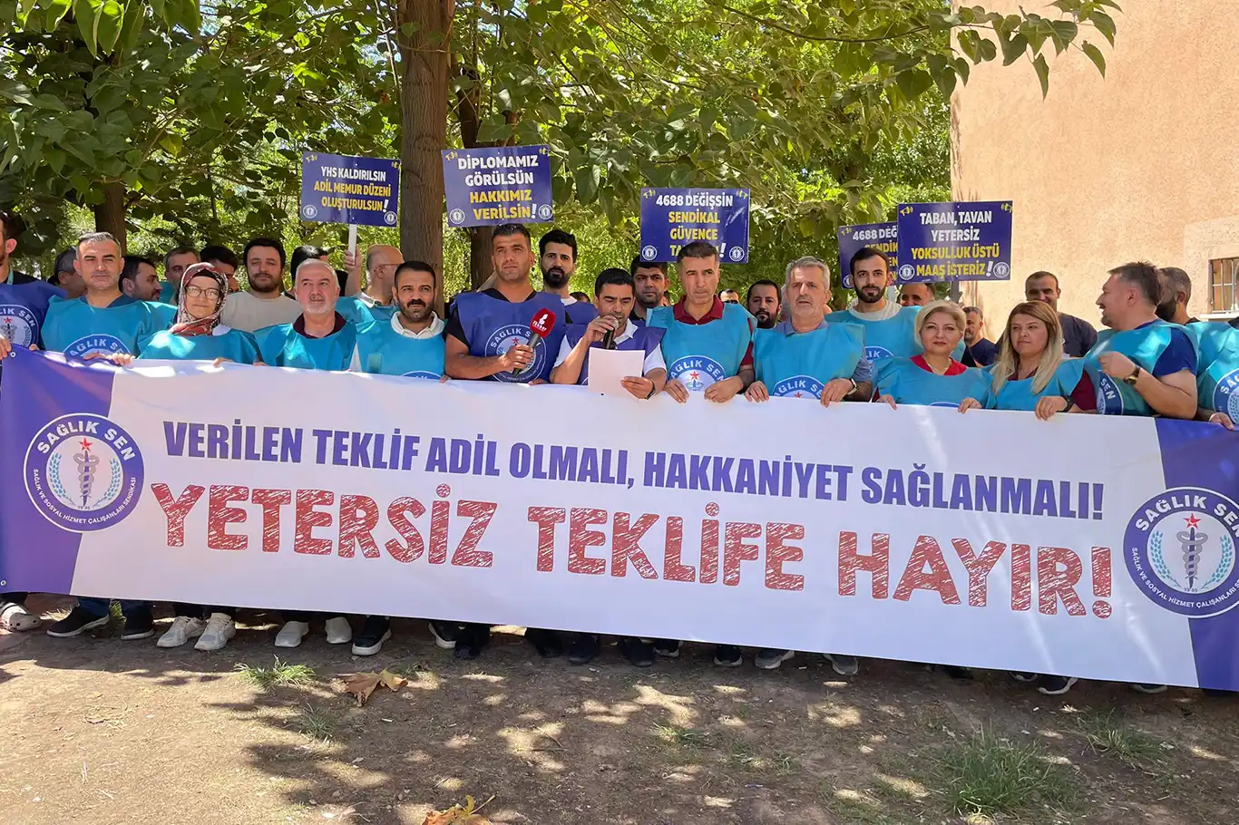 Batman'da sağlık çalışanlarından toplu sözleşme tepkisi