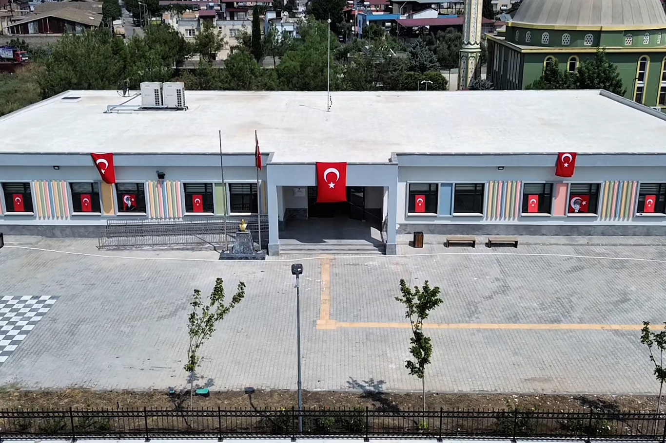 Asrın felaketinin Adana eğitiminde açtığı yaralar sarılıyor Asrın felaketinin Adana eğitiminde açtığı yaralar sarılıyor