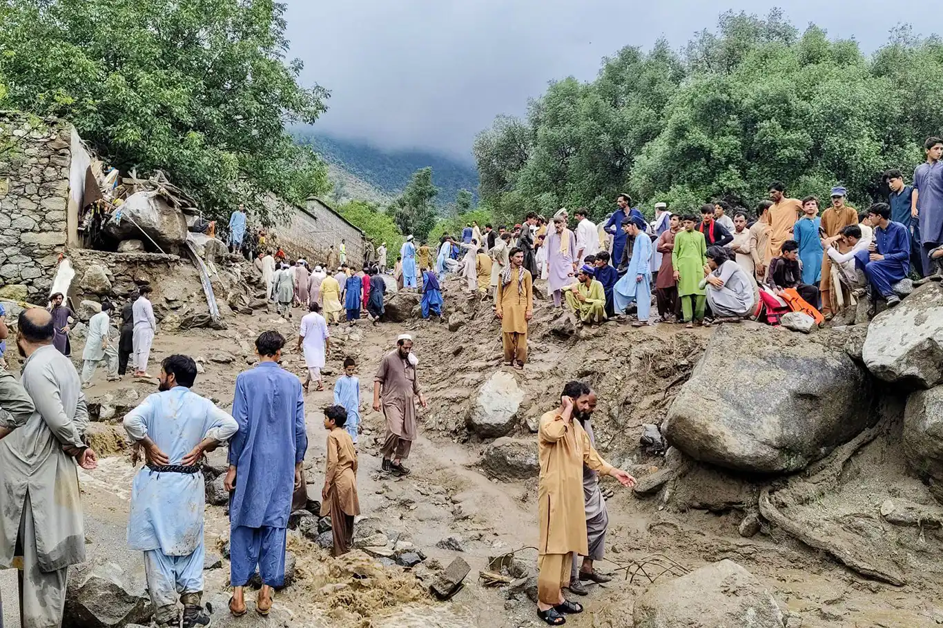 Pakistan'da sel felaketi: 194 can kaybı Pakistan'da sel felaketi: 194 can kaybı