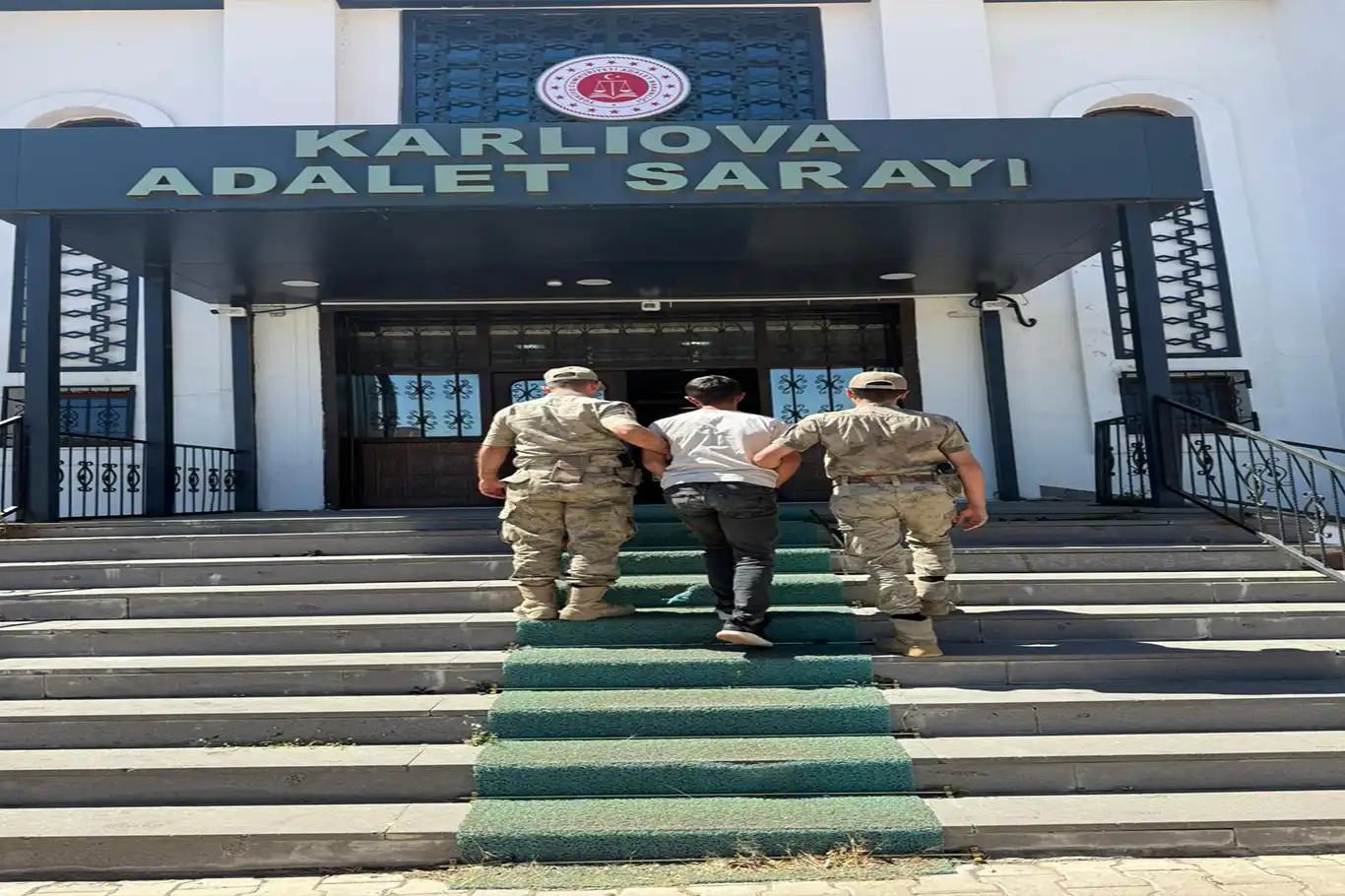 5 yıl 10 ay kesinleşmiş hapis cezası bulunan şahıs yakalandı 5 yıl 10 ay kesinleşmiş hapis cezası bulunan şahıs yakalandı