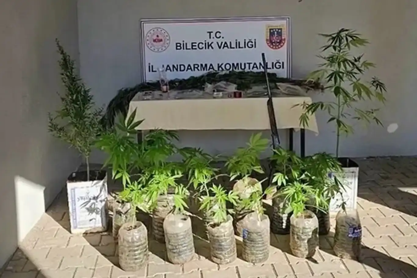Bilecik'te uyuşturucu operasyonu: 2 gözaltı