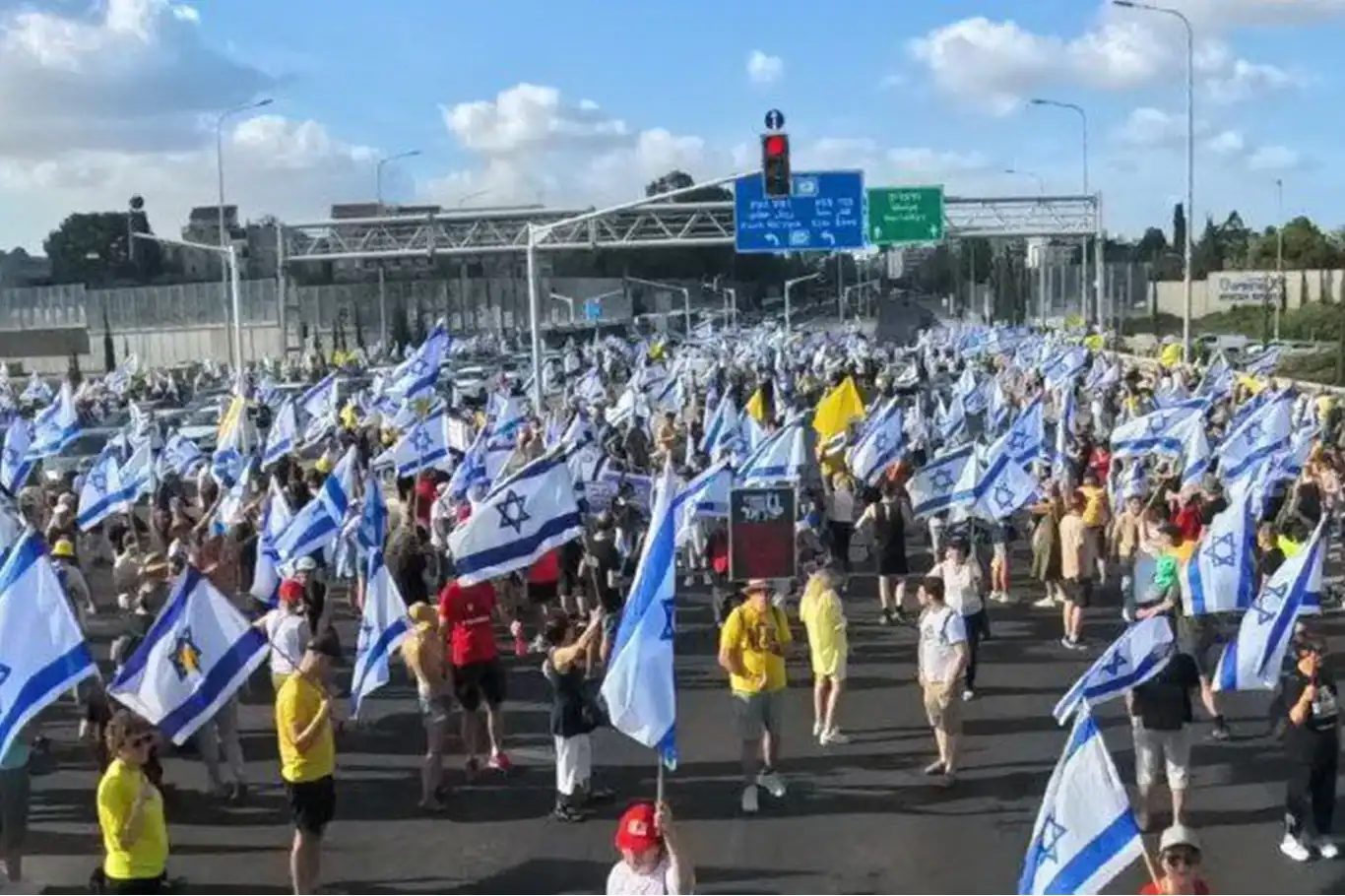 İşgal altındaki topraklarda gösteriler başladı İşgal altındaki topraklarda gösteriler başladı