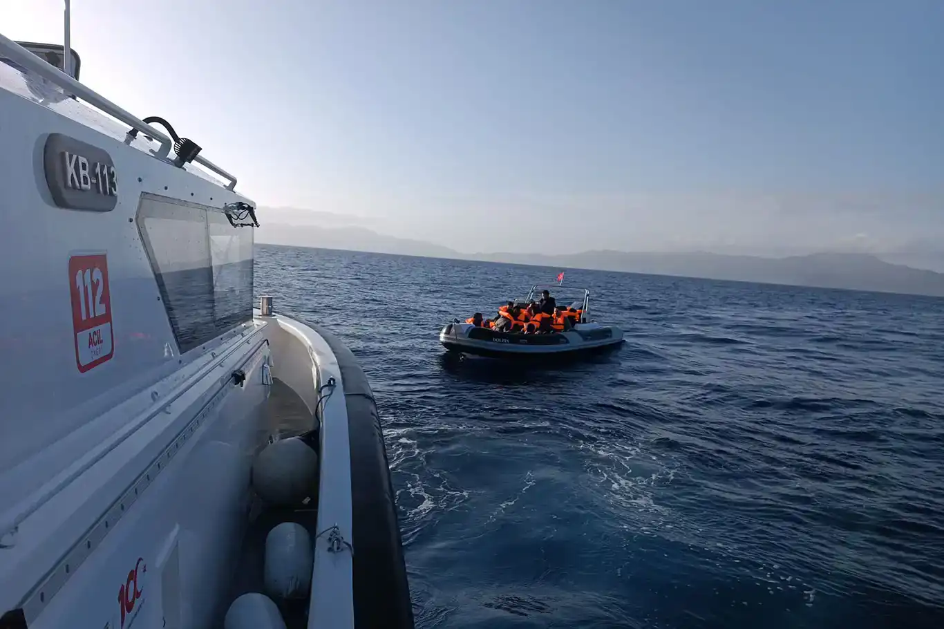İzmir açıklarında 115 düzensiz göçmen yakalandı İzmir açıklarında 115 düzensiz göçmen yakalandı