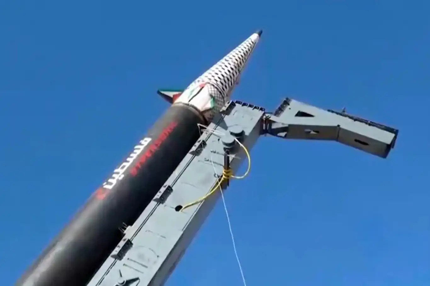 Yemeni forces strike Ben Gurion Airport with hypersonic missile in solidarity with Gaza
