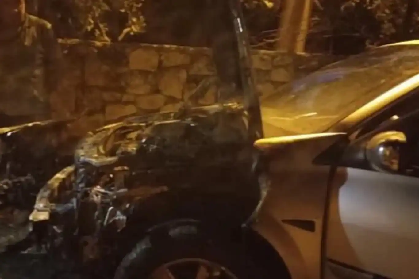 Siirt’te seyir halindeki otomobil alev aldı