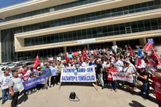 Gaziantep'te Türkiye Kamu-Sen iş bırakma eylemi düzenledi