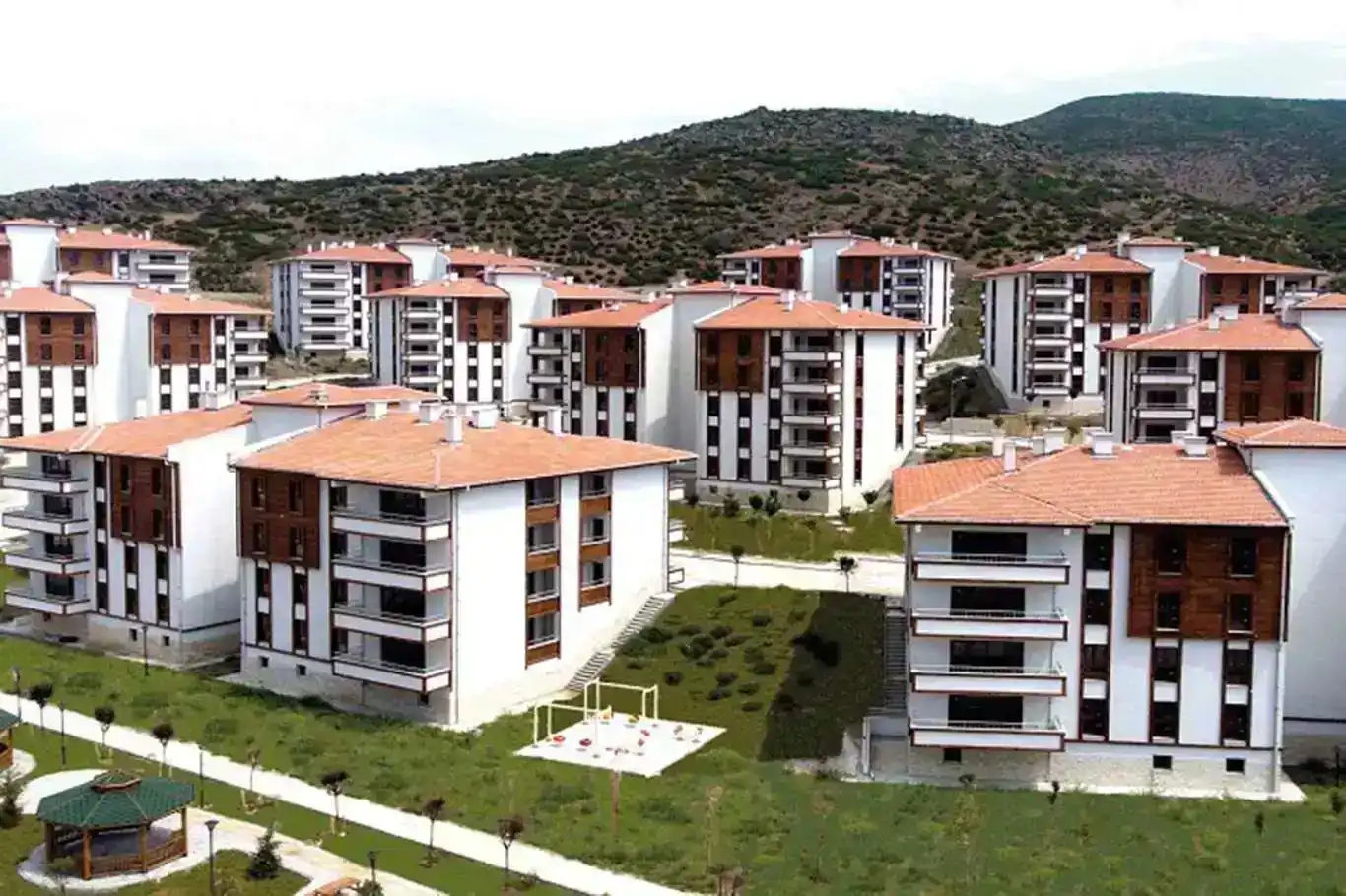 Türkiye's property prices soar 32.8% in July, Central Bank reports