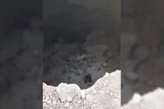 Malatya'da yol yapım çalışması esnasında göçük: İş makinası toprak altında kaldı 