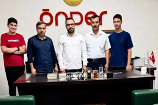 Mardin’den iki öğrenci, ÖNDER’in desteğiyle umreye gidecek