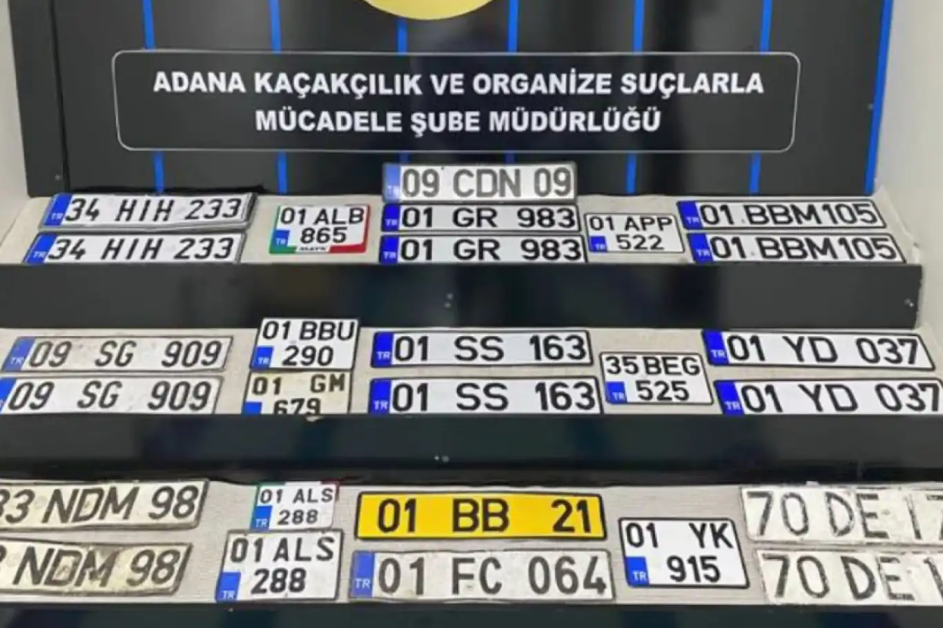 Adana'da oto yıkamacıya operasyon: 27 sahte plaka ele geçirildi