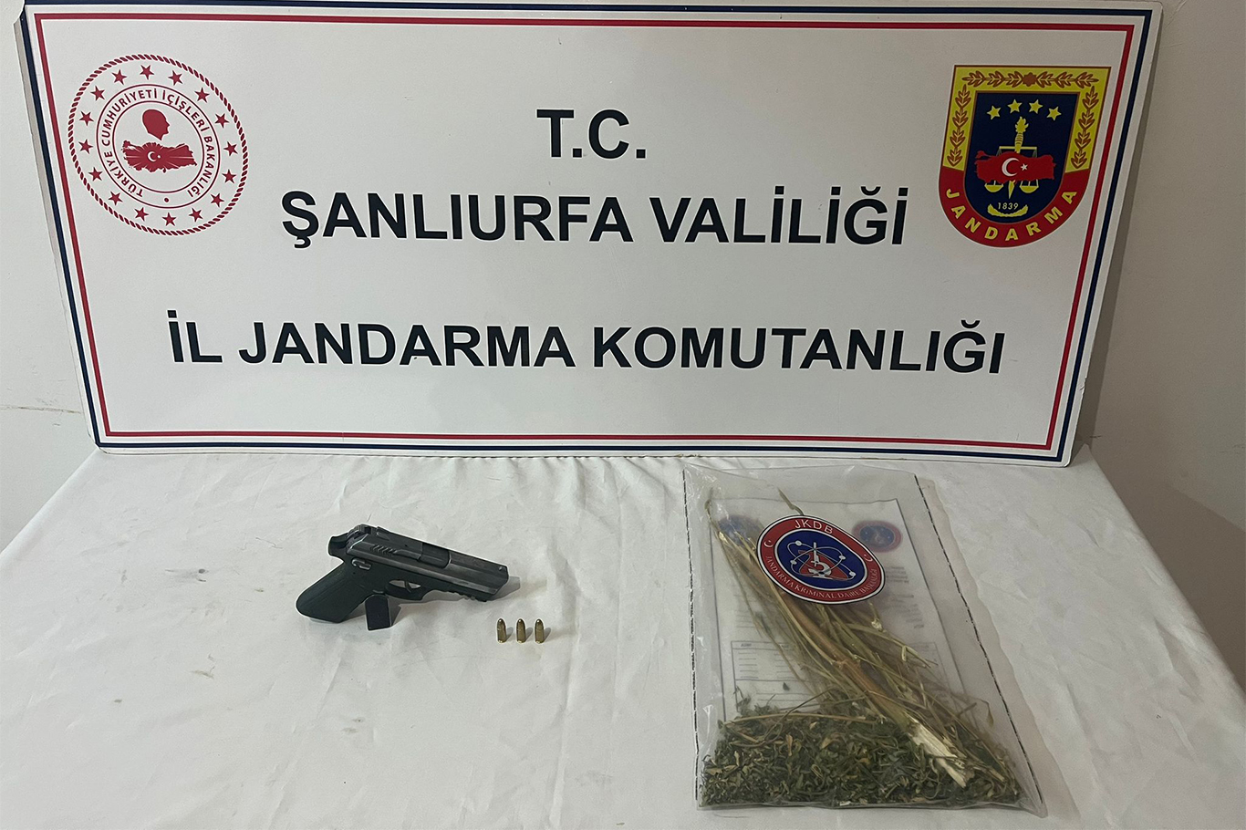 Şanlıurfa’da uyuşturucu ve silah operasyonu Şanlıurfa’da uyuşturucu ve silah operasyonu