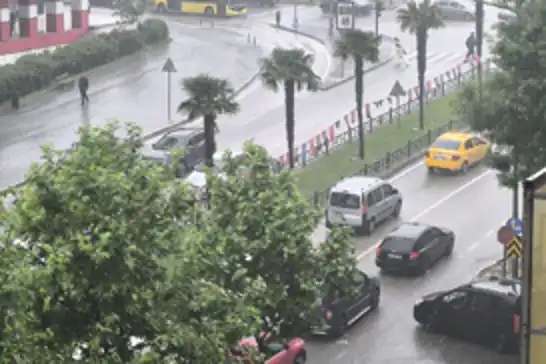 Meteoroloji'den sağanak ve fırtına uyarısı