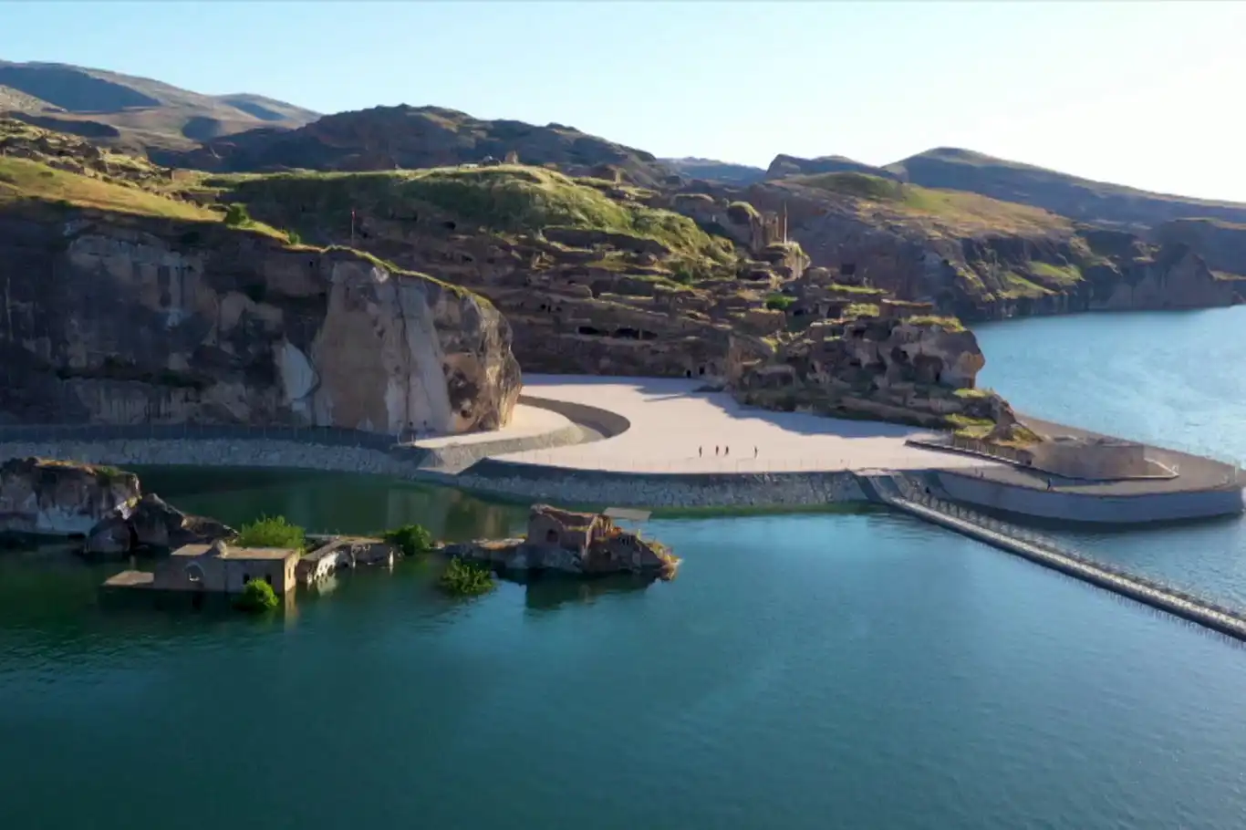 Hasankeyf'te tarihe ışık tutuluyor: Arkeopark ve Şaab Vadisi ziyarete açıldı Hasankeyf'te tarihe ışık tutuluyor: Arkeopark ve Şaab Vadisi ziyarete açıldı