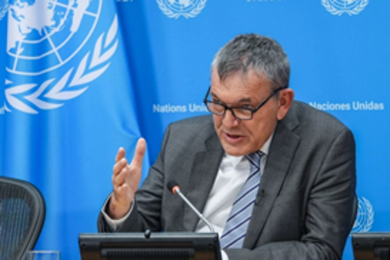 UNRWA: israil, Gazze dışındaki 6 bin yardım tırının girişini engelliyor
