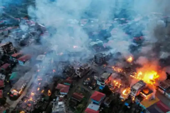 Myanmar'da ordunun düzenlediği hava saldırısında 32 kişi öldü