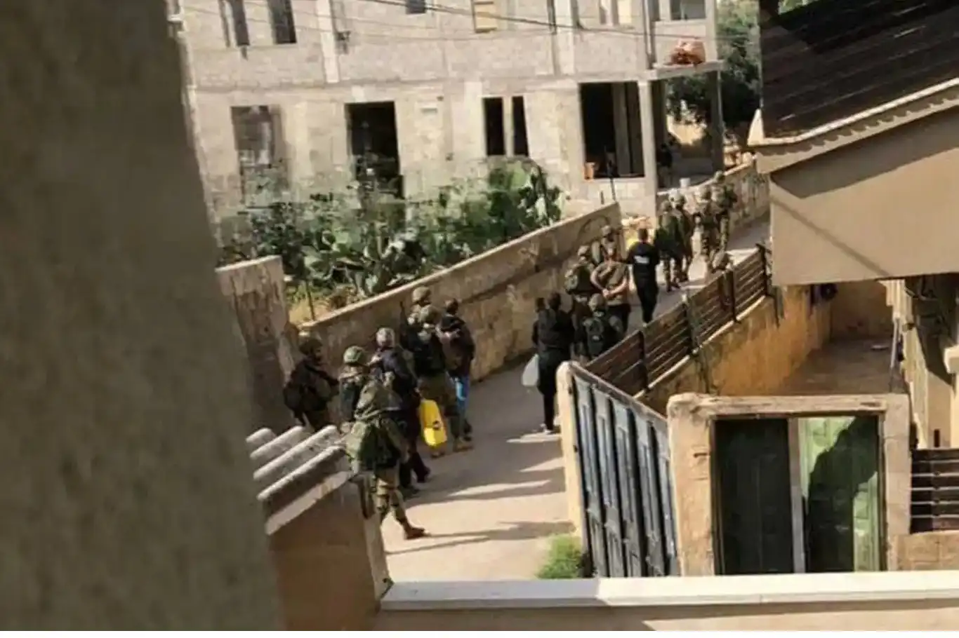 الاحتلال يواصل اقتحاماته في الضفة الغربية وسط اعتقالات واعتداءات بحق الفلسطينيين