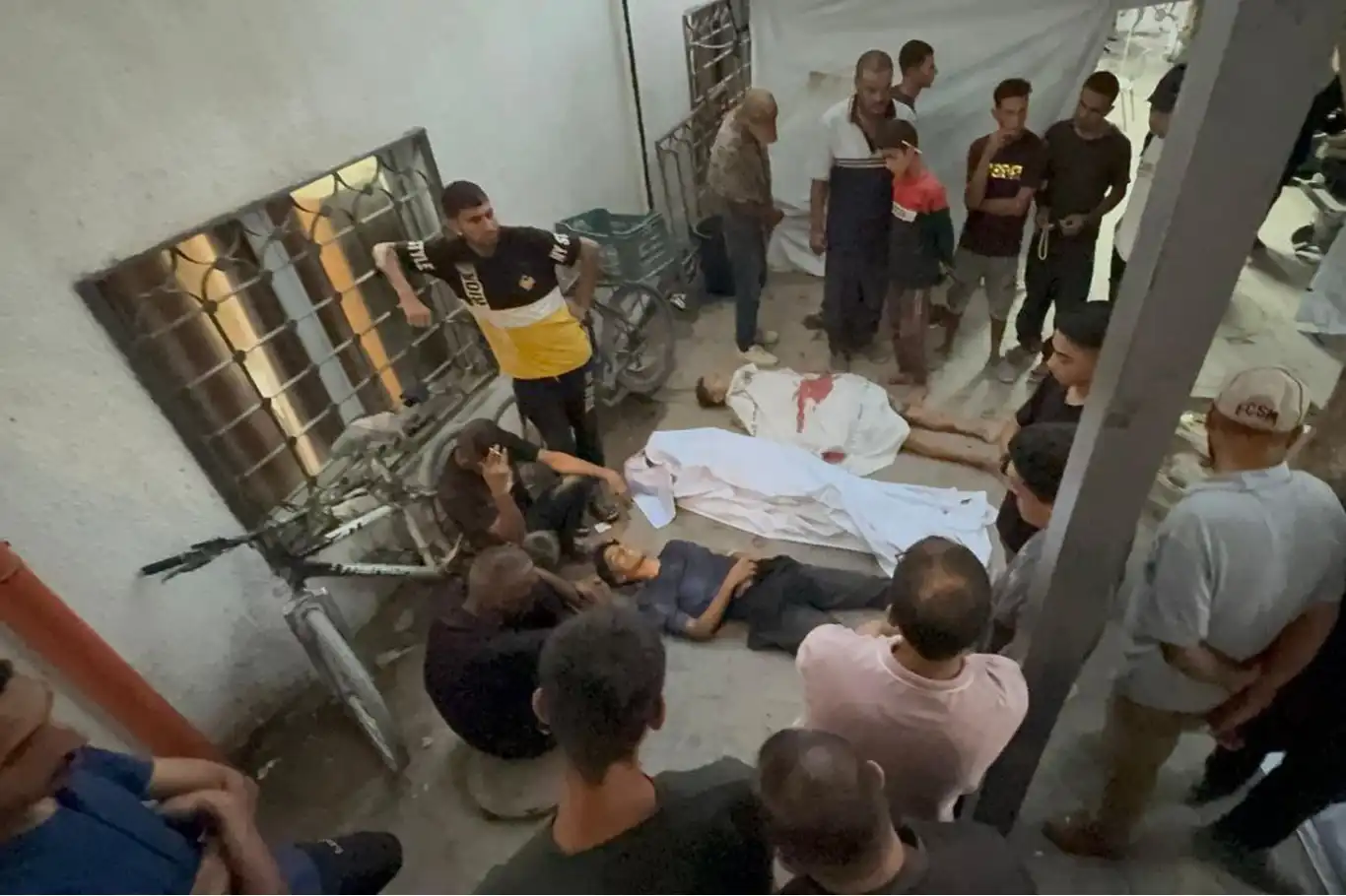 Şafak vaktinden bu yana Gazze Şeridi'nde 81 şehit verildi Şafak vaktinden bu yana Gazze Şeridi'nde 81 şehit verildi