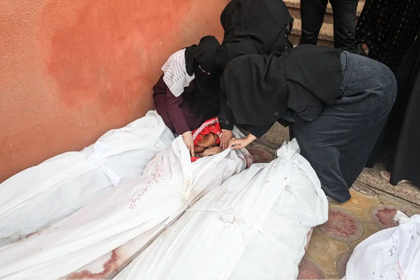 Ten Palestinians killed, others injured in Israeli strikes across Gaza