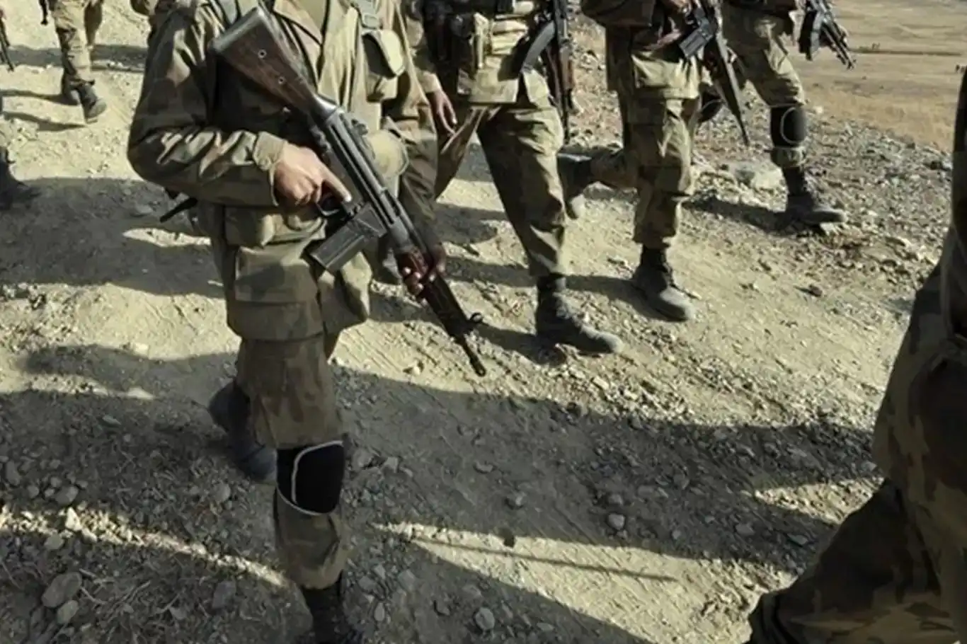 Li Pakistanê êrîş li wesayîta leşkerî hat kirin: Yek mir 5 birîndar