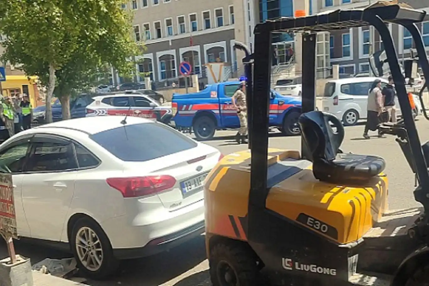 Şanlıurfa’da Jandarma aracına silahlı saldırı: 2 yaralı Şanlıurfa’da Jandarma aracına silahlı saldırı: 2 yaralı