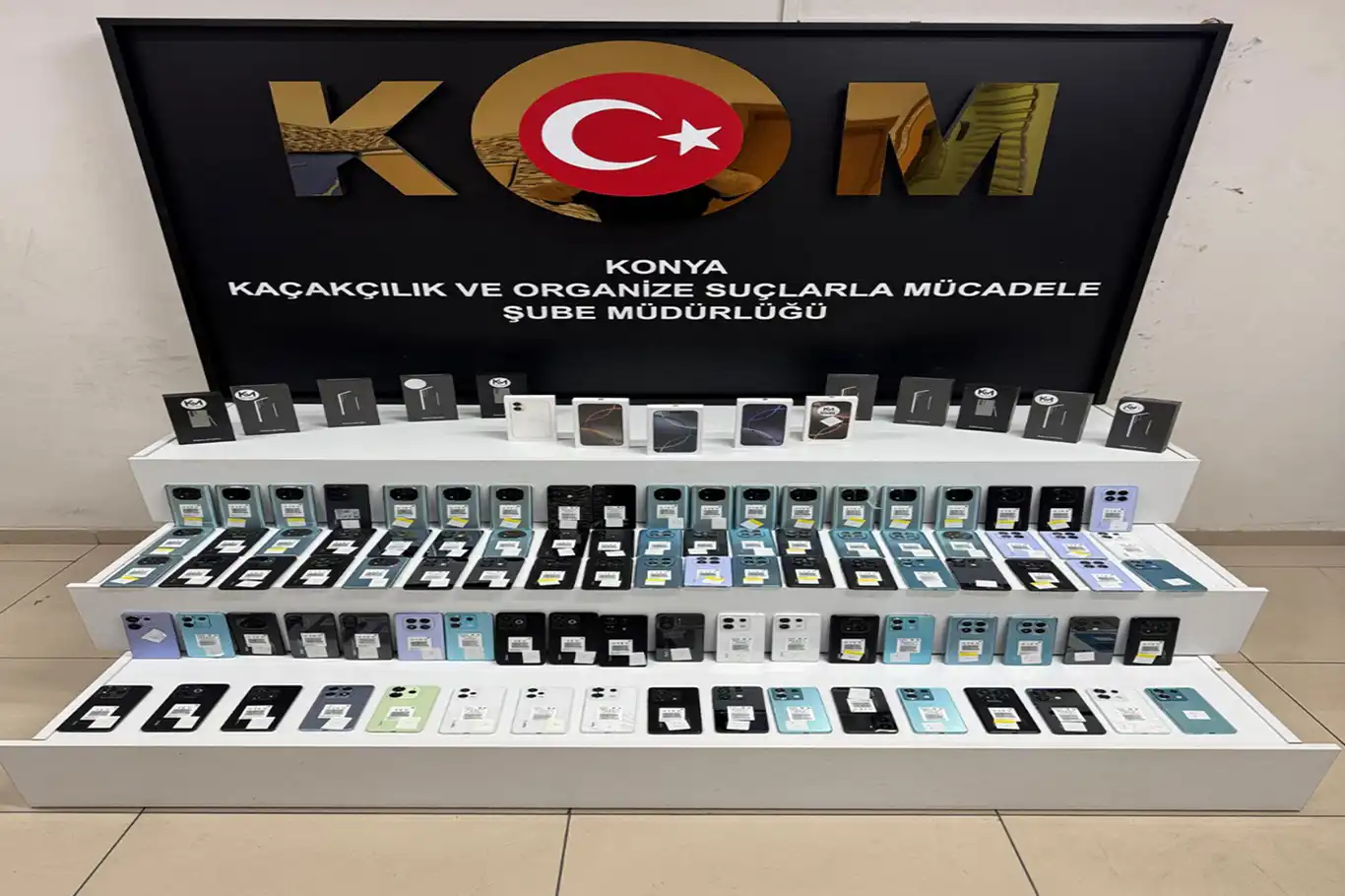 Konya'da kaçak telefon operasyonu: 2,5 milyon liralık cihaz ele geçirildi