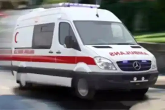 Seydişehir yolunda hafif ticari araç şarampole yuvarlandı: 2 yaralı